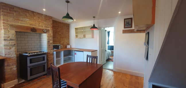 Ground floor 1 bed flat own entrance  Main Photo