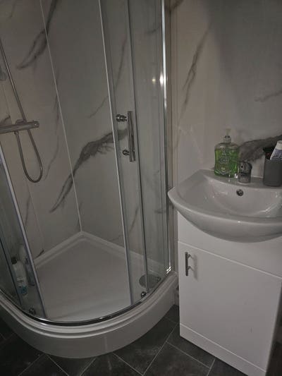 A newly refurbished kitchen clean and beautiful ho Main Photo