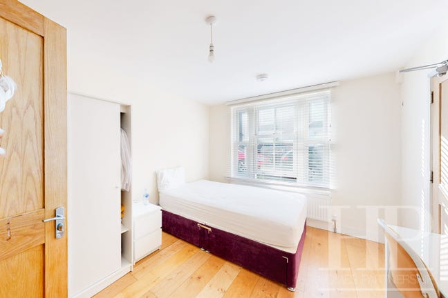 2 Bedroom House Share, Albany Road, Crawley, RH11 Main Photo