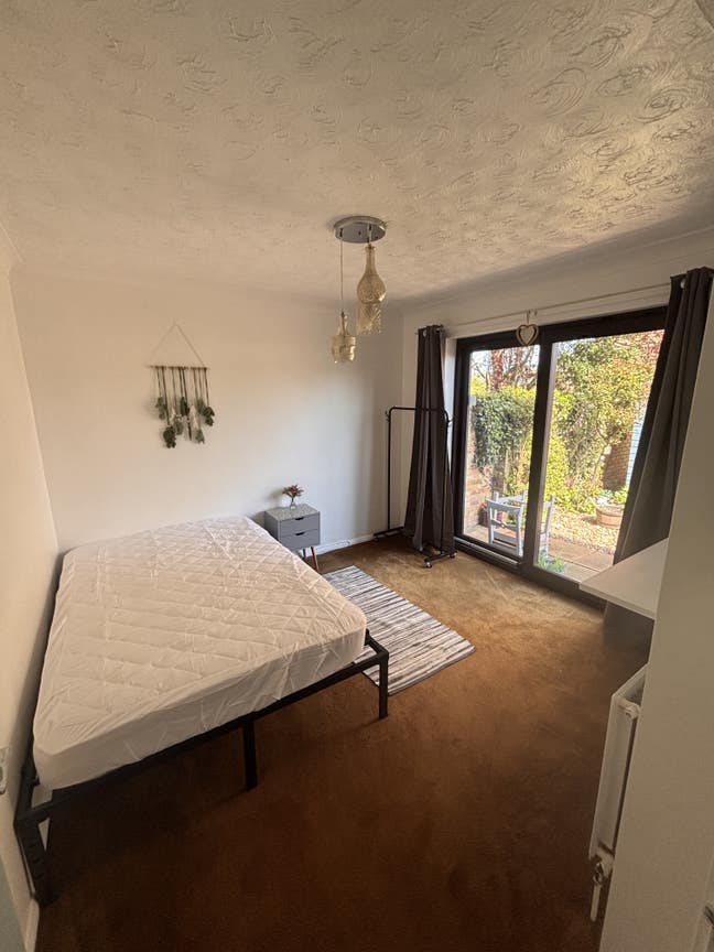 Double ground floor spacious light room  Main Photo