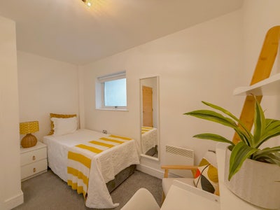  A kIng size and a single size room -to rent  Main Photo