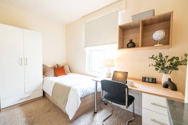 Affordable All-Inclusive Rooms✨Available September Main Photo