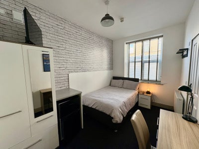 Ensuite rooms available - Newly refurbished  Main Photo