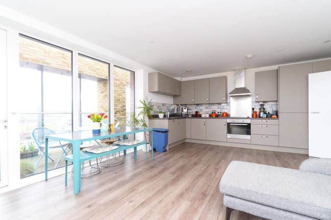 Luxury 2 bed, 2 bath, Balcony, Gym, Concierge SE18 Main Photo