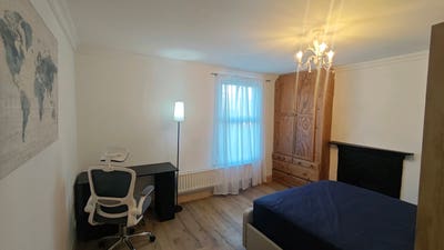 Large room in newly refurbished house Main Photo