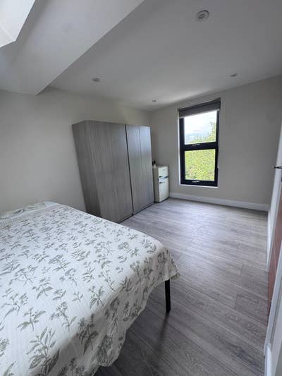 Double Room in Newly refurbished House  Main Photo