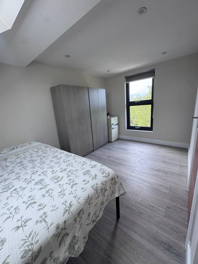 Double Room in Newly refurbished House  Main Photo