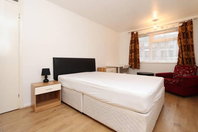3 Rooms Available in Clean & Modern Flat Main Photo