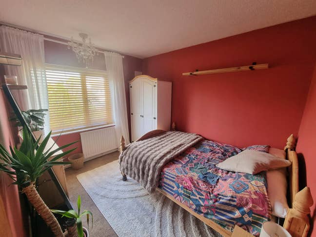 Bright double room in friendly houseshare Main Photo