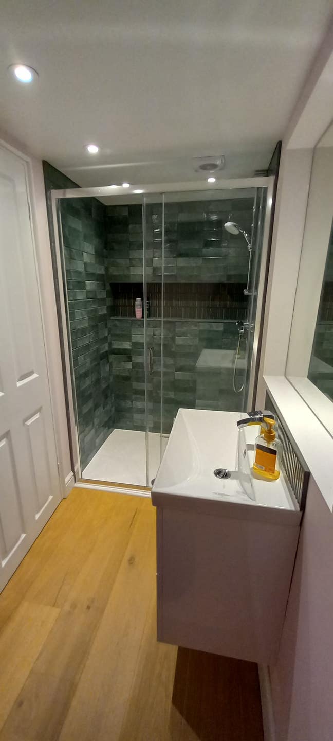 Cosy loft room 3 minutes to Gloucester Road Main Photo