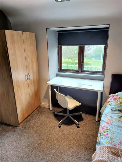 Ensuite studio at Parkview Residence in the center Main Photo