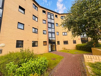 Double room available in a two bedroom flat Main Photo