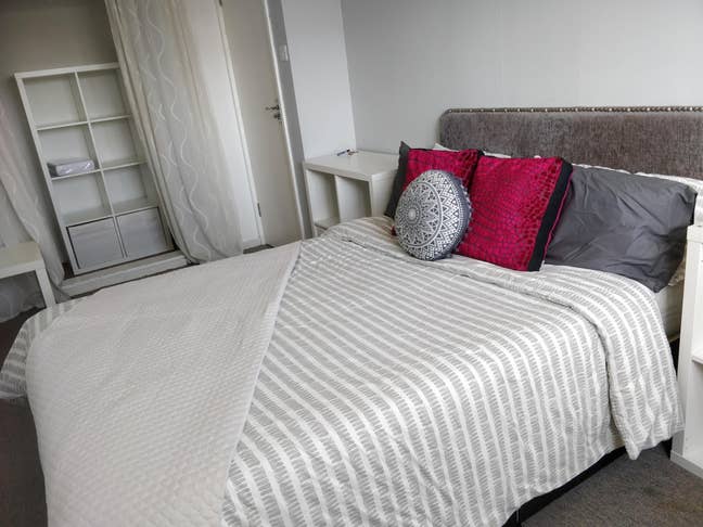 One Lovely Room in Quiet House in Broadfield Main Photo