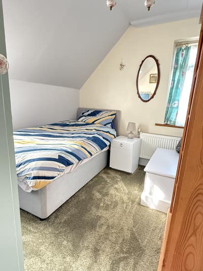 Well-Kept Room in nice Home Ideal for Professional Main Photo