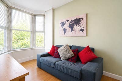 🏡 Spacious 4-Bedroom Student Home in Upper Bangor Main Photo