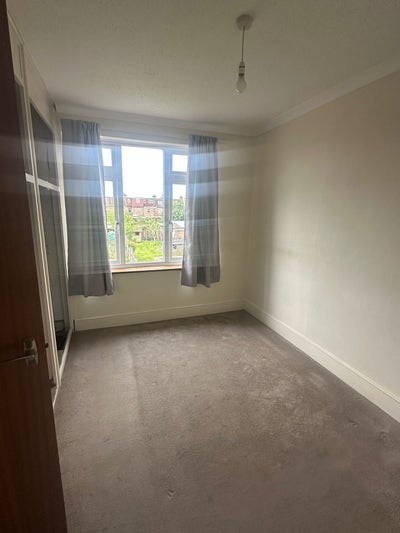 Spacious Double Bedroom - House Share Main Photo