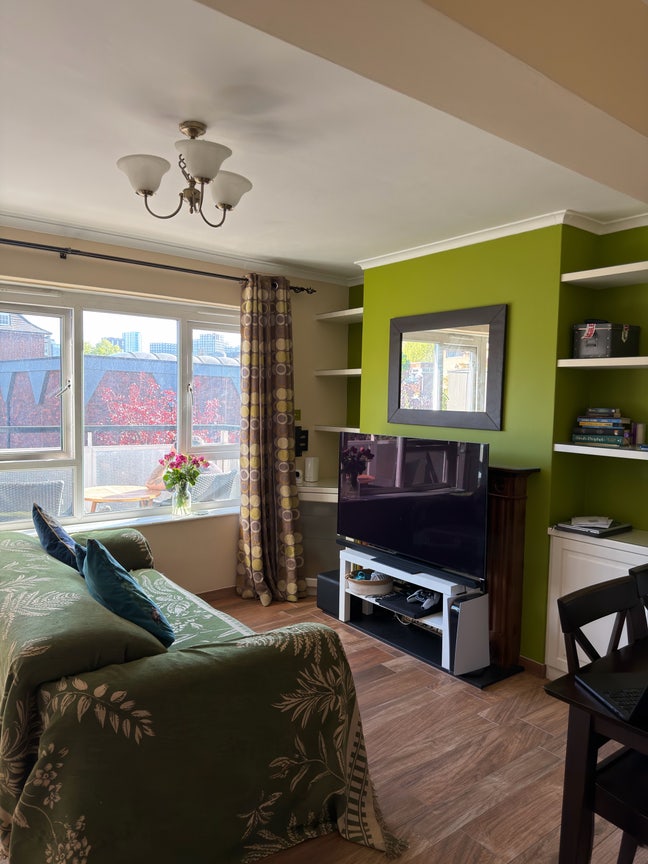 Looking for a flat mate - Small Double Room in E1 Main Photo