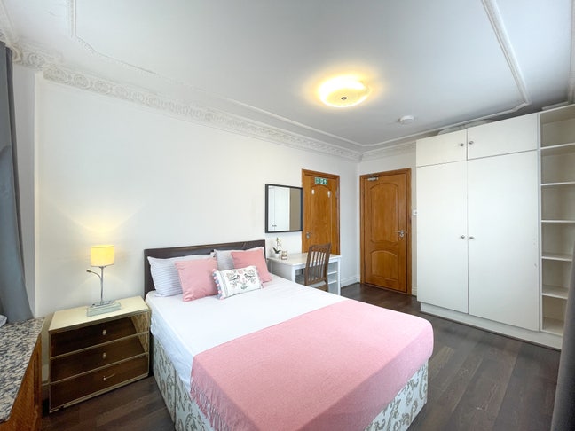 Spacious Double Room 3 min walk to Marble Arch Main Photo