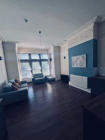 One bed fiully furnished Apartment Main Photo