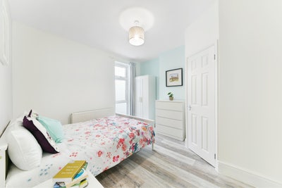 Double en-suite rooms available  Main Photo