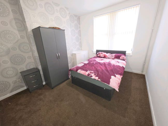 4 Bedroom 1 Bathroom - Benefit Only Tenants Main Photo