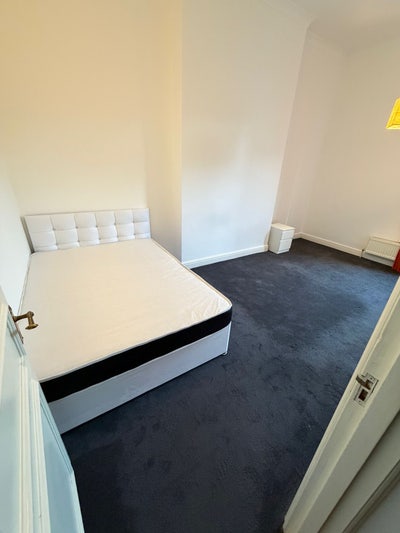 2 Rooms Available in Ground Floor Flat Main Photo