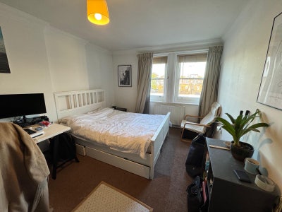 Charming large double room in Bayswater Main Photo