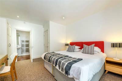 Double bed w/ ensuite in central 125m2 3-bed flat Main Photo