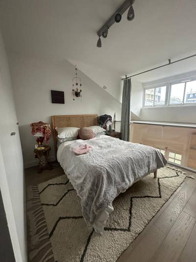 Double mezzanine room in spacious (Queer) flat Main Photo