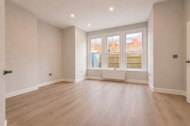 2 bed/2 Bath Flat, Streathbourne Road Tooting Bec Main Photo