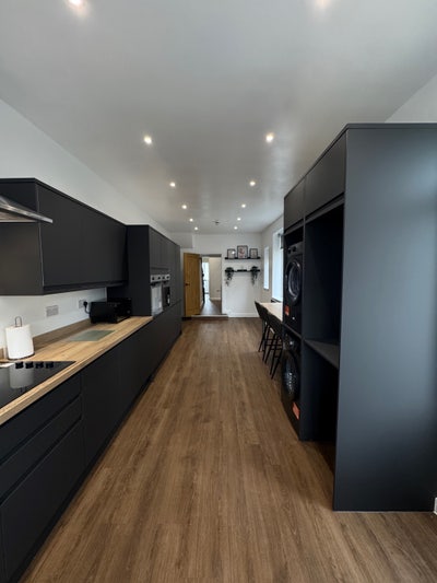 BRAND NEW Contractors Accommodation Neath Main Photo