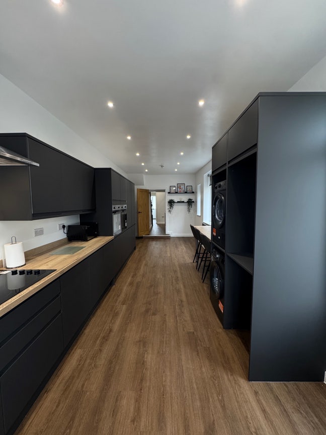 BRAND NEW Contractors Accommodation Neath Main Photo