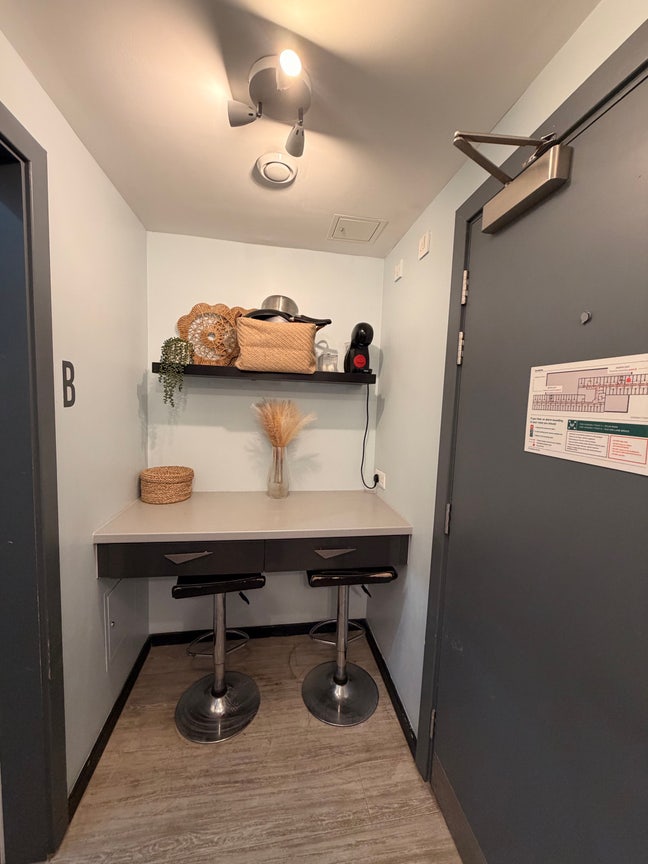 Stylish studio - Gym, Sauna, Cinema and bills incl Main Photo