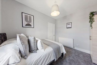 🏡✨Modern Home 2 Mins From Kingston Hospital✨🏡 Main Photo