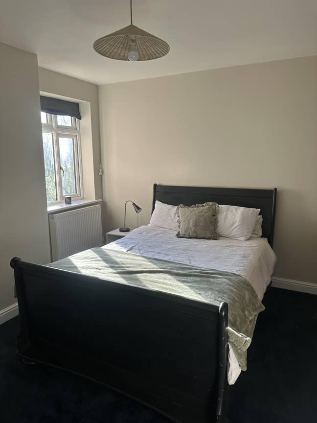 Lovely double room with own bathroom in Didsbury Main Photo