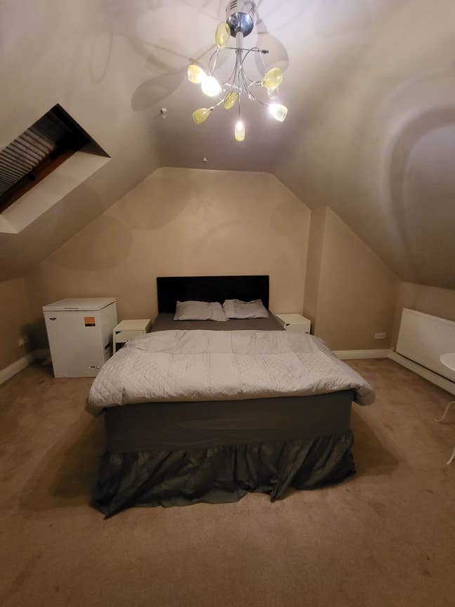 Loft Room Available to Rent with Separate Toilet Main Photo