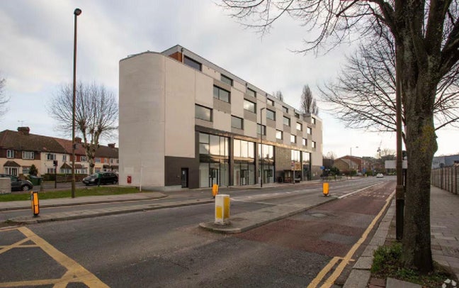  Ensuite Room • Prime Location • Bus & Tube 1 min Main Photo