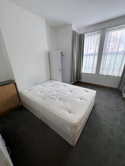 Double room to rent Main Photo