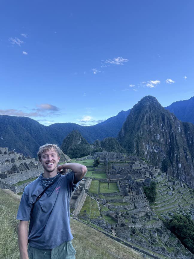 Hi guys, I'm a 28 year old fillmaker, I work ... Main Photo