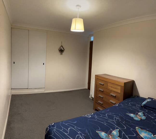 Spacious double room available  Main Photo