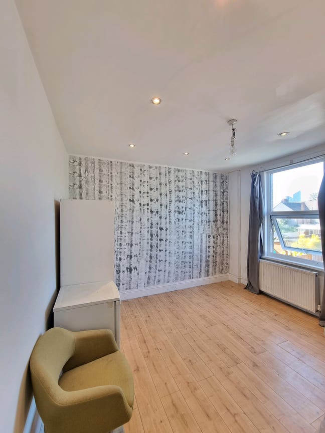 Single and Double 2 rooms Ilford ig1 Main Photo