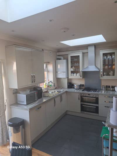 1 Double Room and Single Room to Rent Main Photo