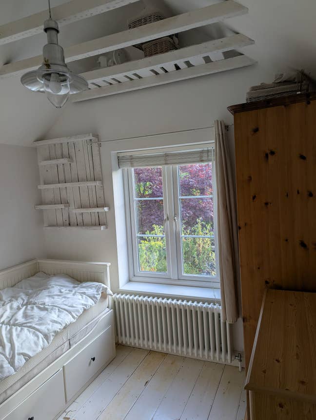 Rooms in eco house by Fareham station Main Photo