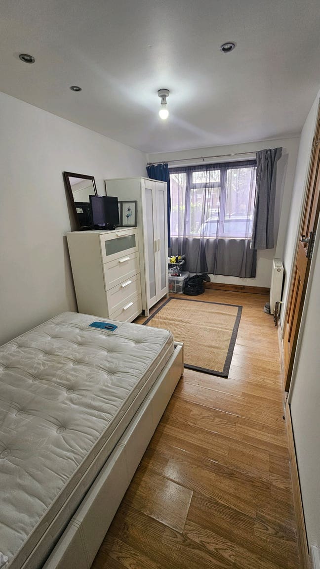 Great Double Room for 1 Near Greenford Station  Main Photo