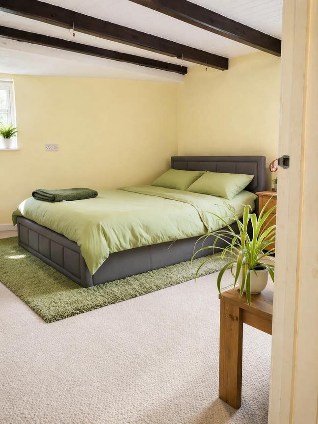 Bright room in character home Main Photo