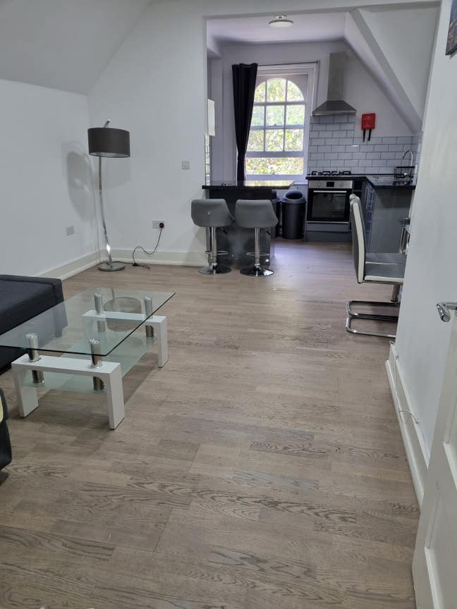 4 Bed and 2Bathroom  Next to Towerbridge  Main Photo