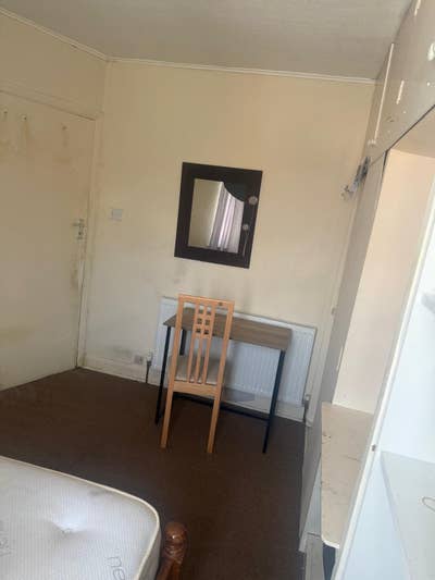 Double room available in IG3 Main Photo