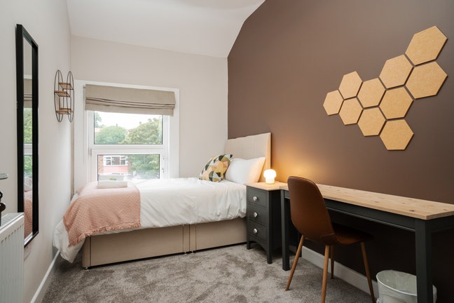 Distinctive 6-Bedroom House near Lark Lane Main Photo