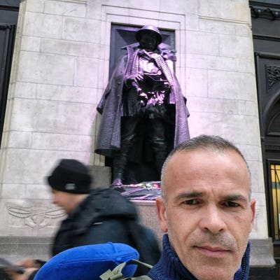 Professional Male seeks a single or double room Main Photo