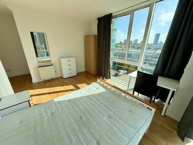 2 Lovely spacious rooms in Crossharbour Main Photo